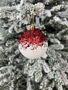 Кулька біла блискуча з оздобленням червоним 8 см (6 шт.)